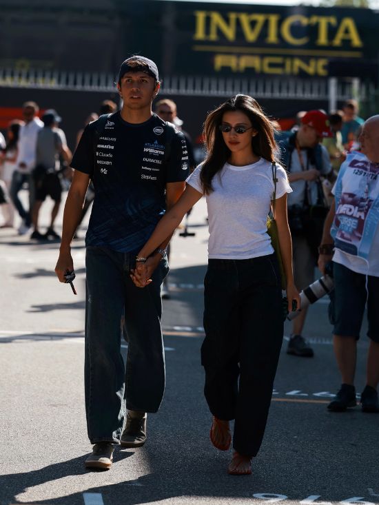 WAGs F1 Paddock Beauty