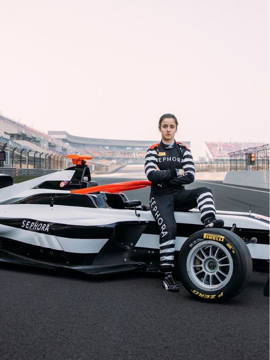 WAGs F1 Paddock Beauty